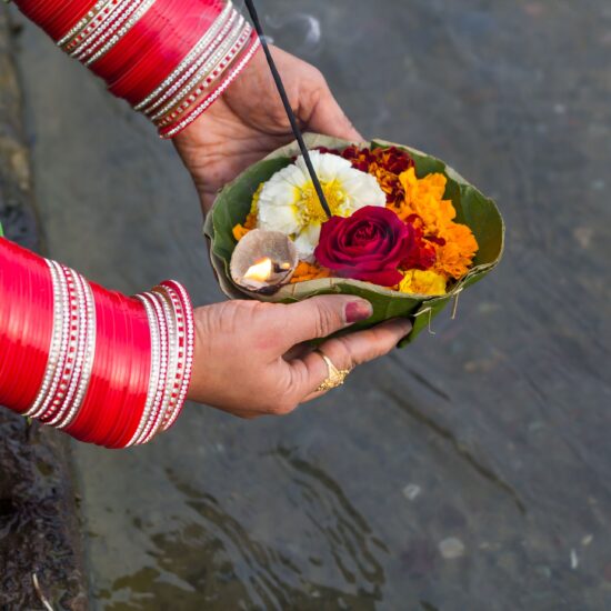 varanasi offrande istock 502968474