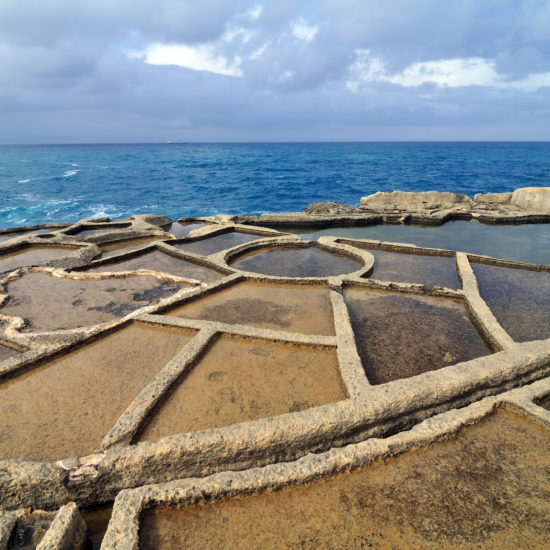 salines bassins sel gozo citadelle malte capitale culturelle voyage preference les voyages de la libre