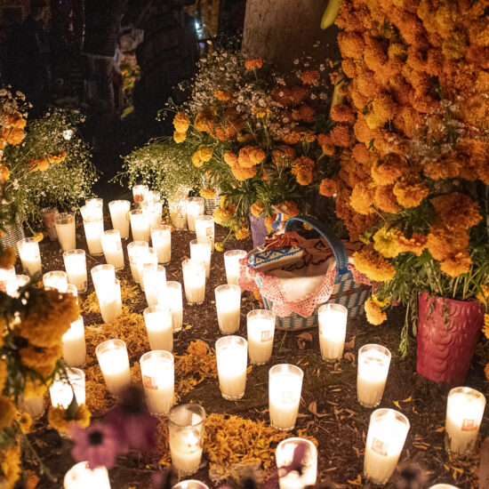 mexique preference fete des morts bougies fleurs orange celebration
