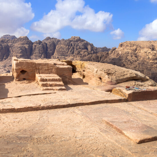 haut-lieu-du-sacrifice-petra-nabateens-culte-rituels-jordanie-voyage-groupe-amis-des-musees
