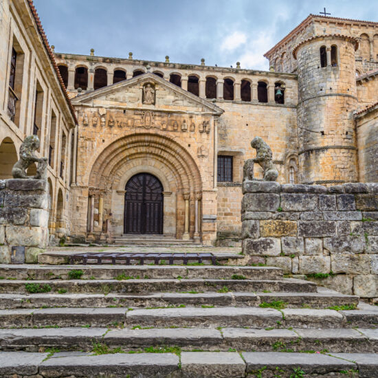 santillana del mar collegiale architecture cantabrie voyage groupe amis des musees art histoire