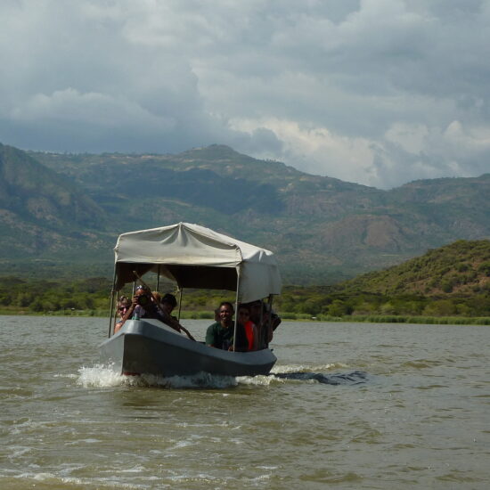 bateau sur lac chamo