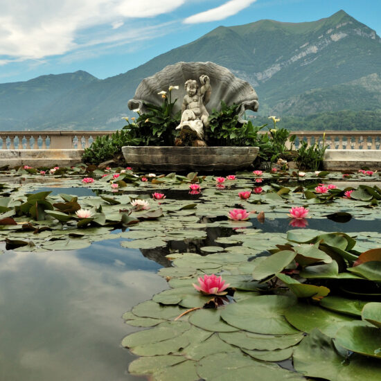 Basin in the gardens of Villa Melzi