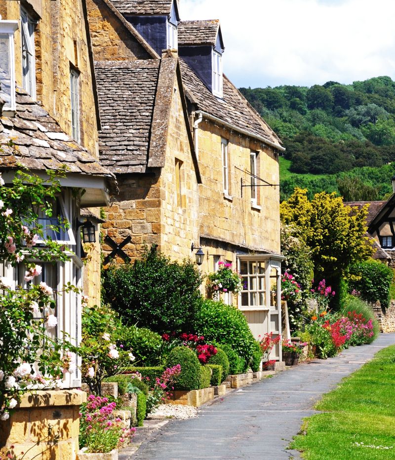 Village street, Broadway.